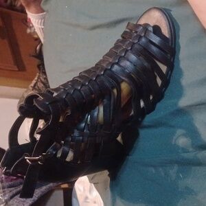Heart in D Strappy Heels Faux Leather Open Toe Shoes black Size 10